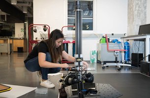 Asta Wu in Caltech lab